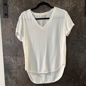 Cloth& Stone White V-Neck Short Sleeve Top
